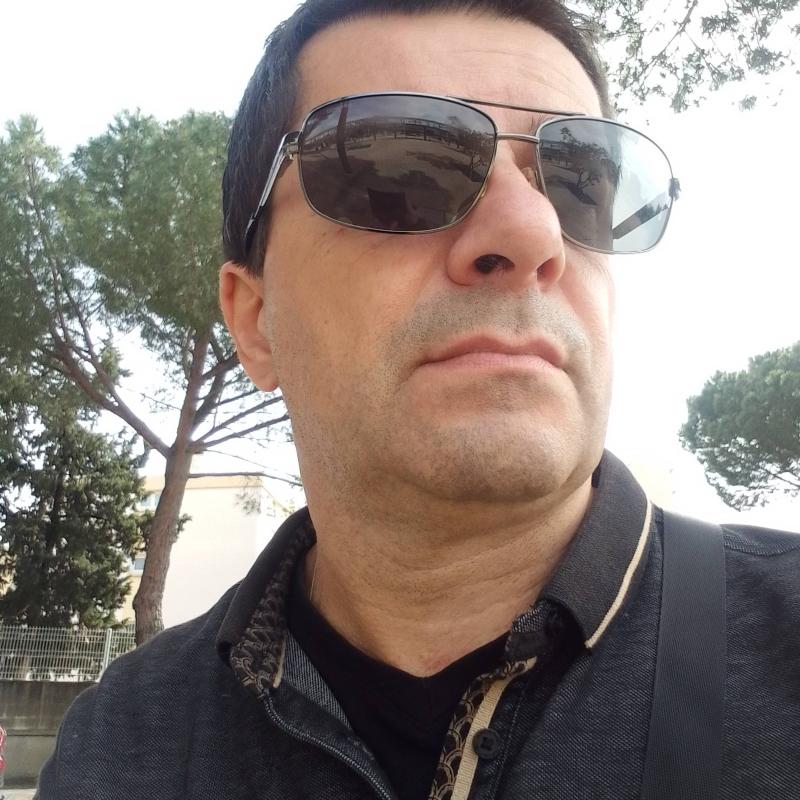 Antonio 47 ans Nîmes