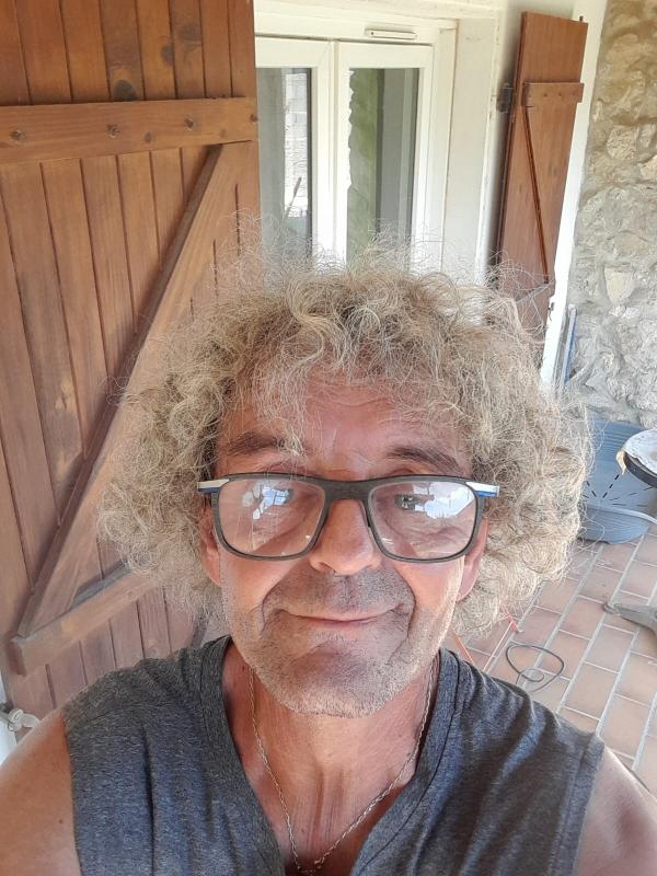 Michel  61 ans Saint Étienne des Sorts