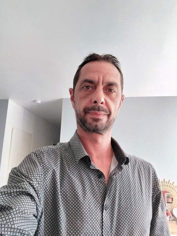 Yoan  47 ans Laon