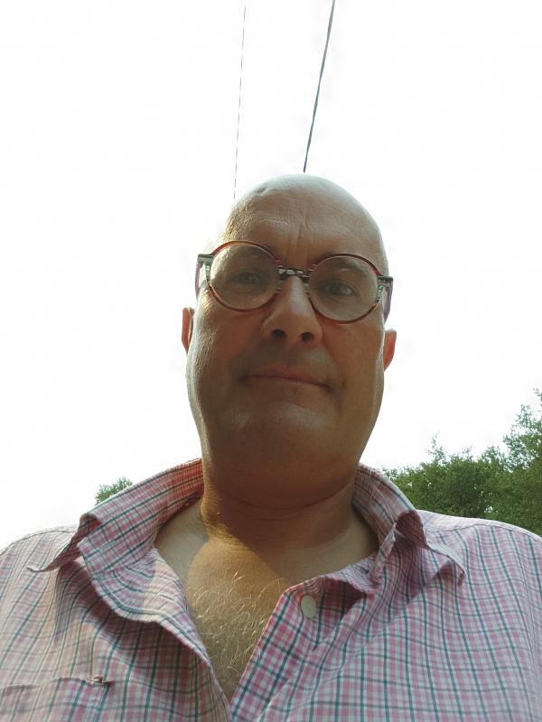 Jonathan  47 ans Limerzel