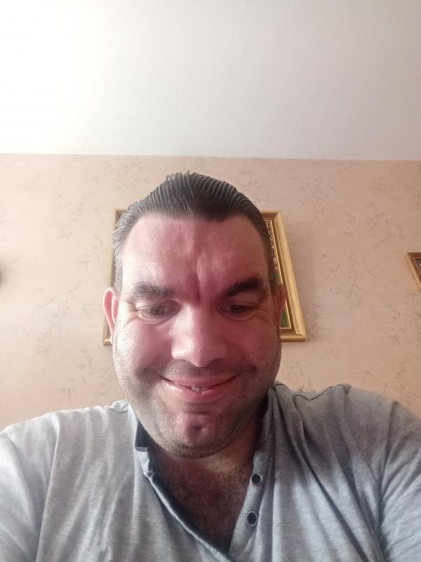 Yannick  43 ans Pau