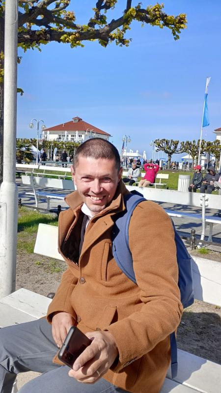 Adam 48 ans Gradignan