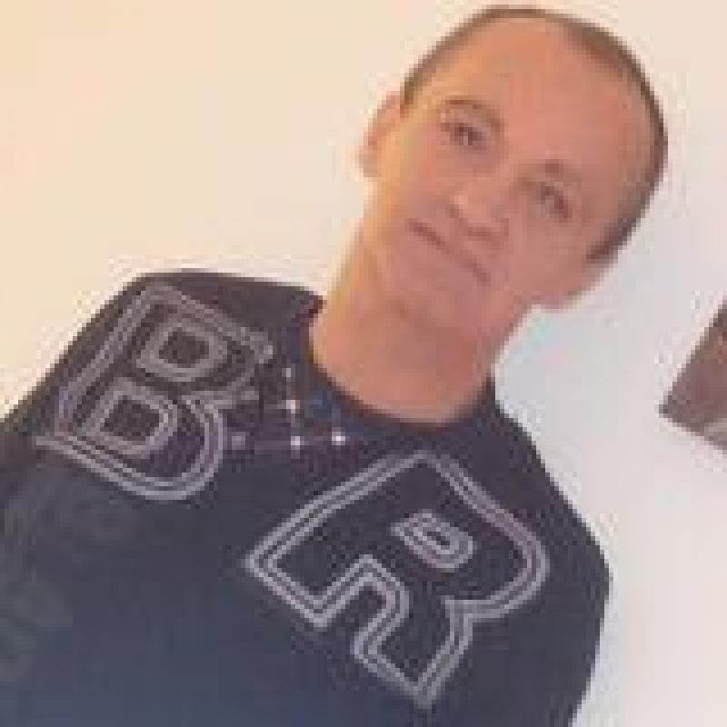 ÉRIC  68 ans Charly