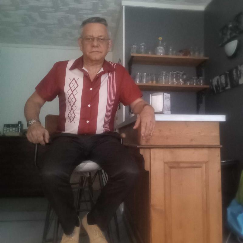 Denis  58 ans La Celle Saint Cloud