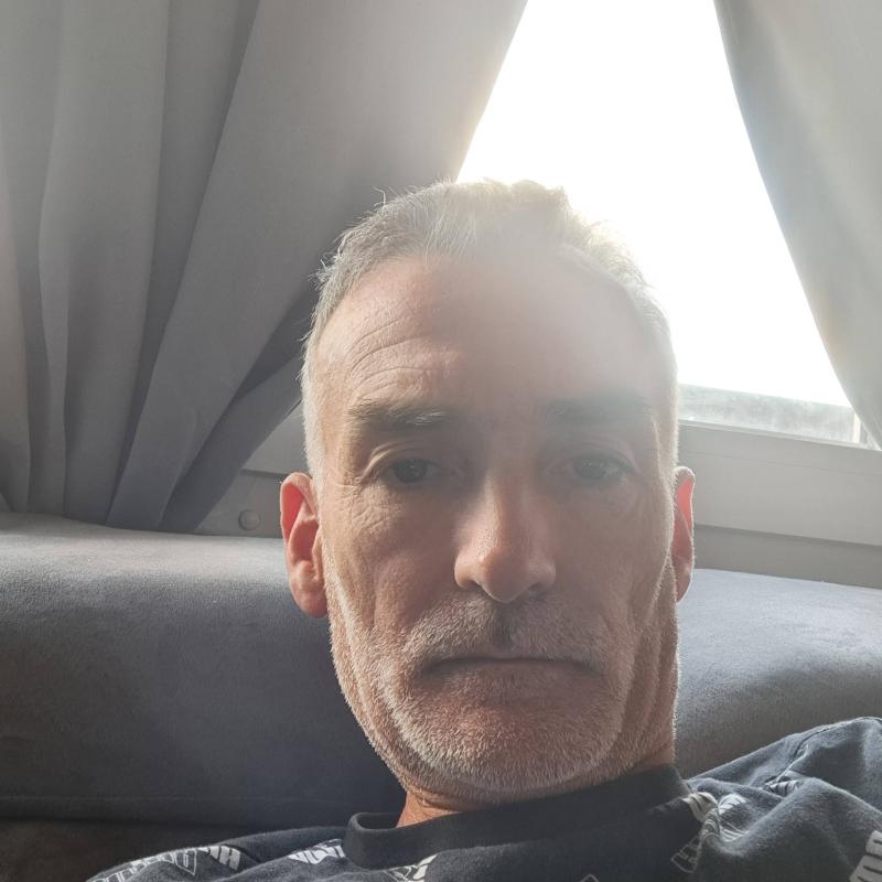 Michael 47 ans Ronchin