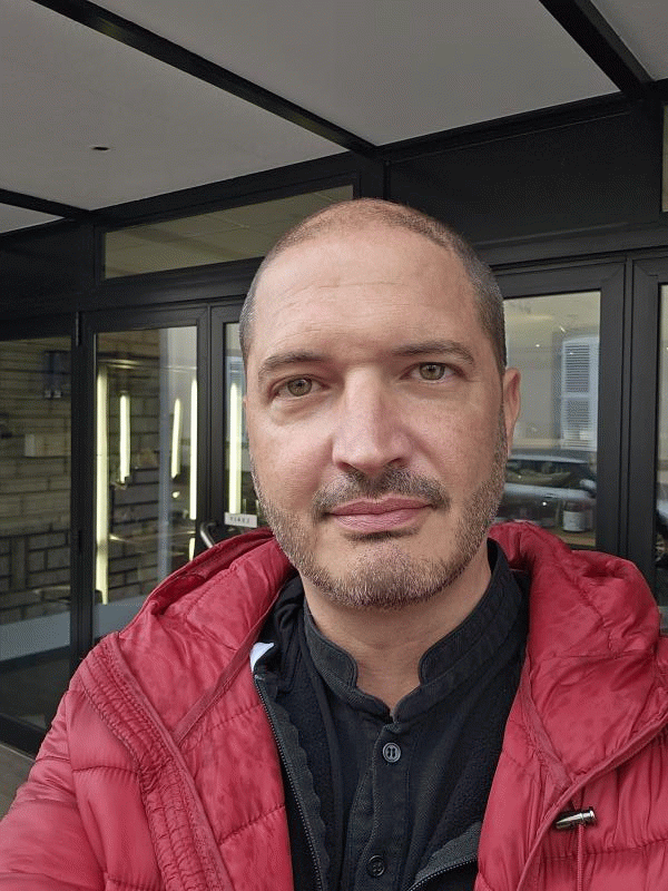 Julien  46 ans Épinal