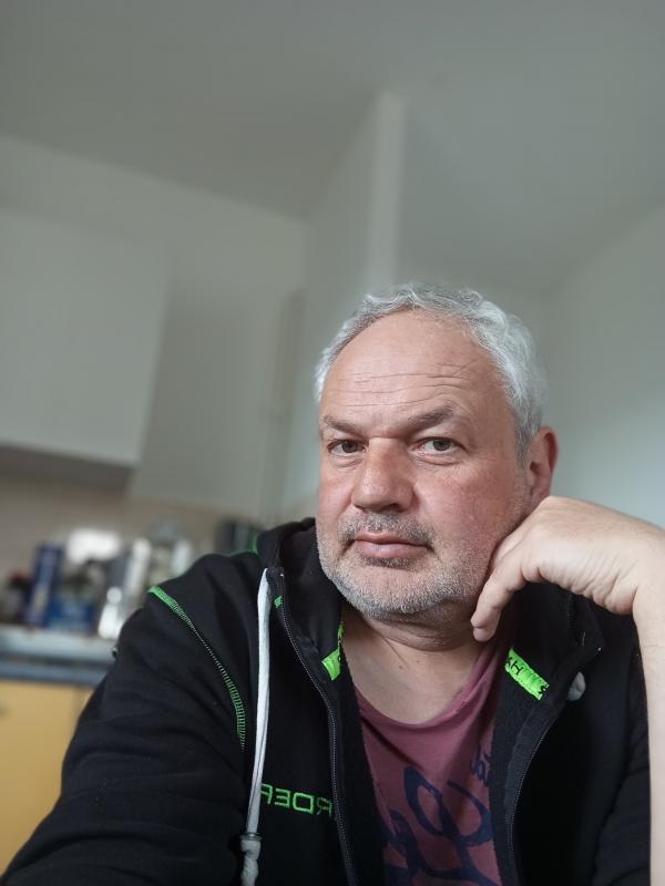 Franz 53 ans Oyonnax