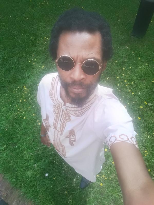 Andrewand 46 ans Paris