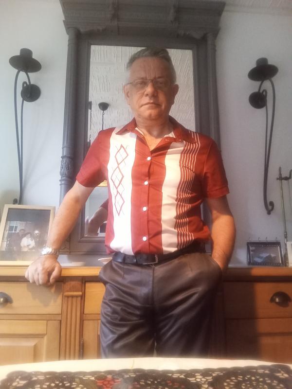 Denis  58 ans La Celle Saint Cloud