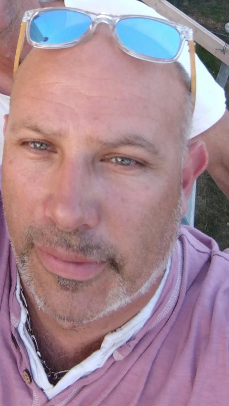 Romain 48 ans Saint Germain du Puy