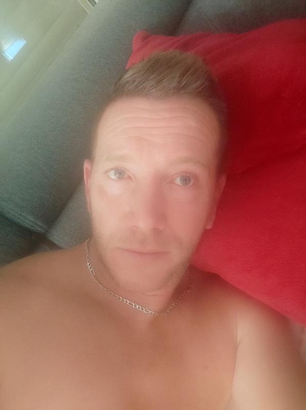 stephane  44 ans Civray sur Esves