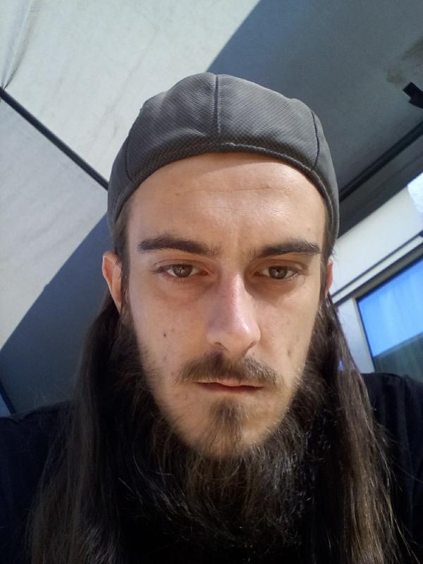 Giovanny  31 ans Saint Quentin
