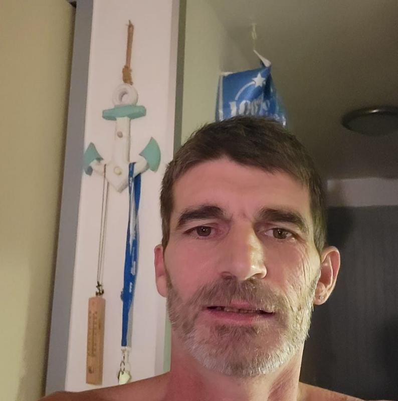maxime 51 ans Garons