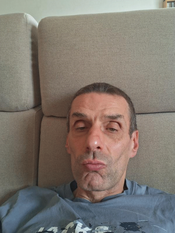 Claudio  53 ans Ébange