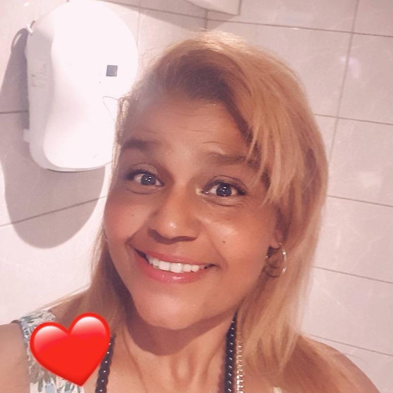 laura 51 ans Estrées Saint Denis