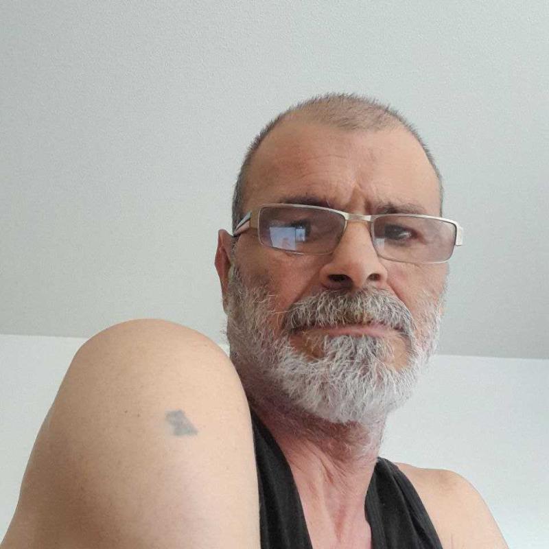 Robert  61 ans Ceyreste