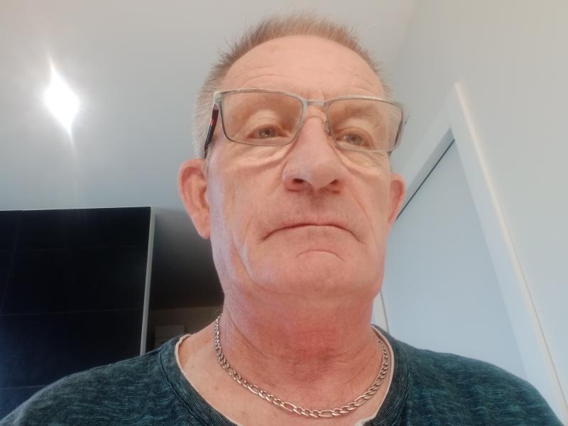 Jean Luc  68 ans Laignelet
