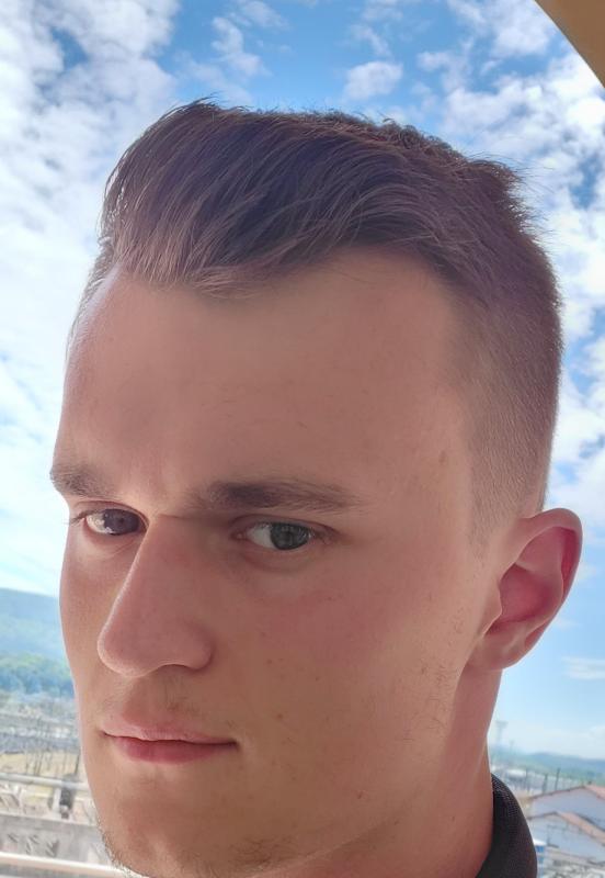 Yann 25 ans Châlons en Champagne