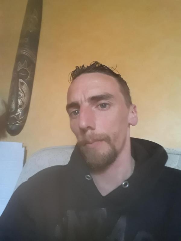 Gaëtan  36 ans Parassy