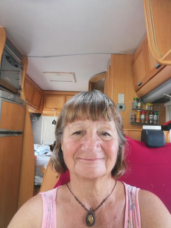 Annick  74 ans Narbonne