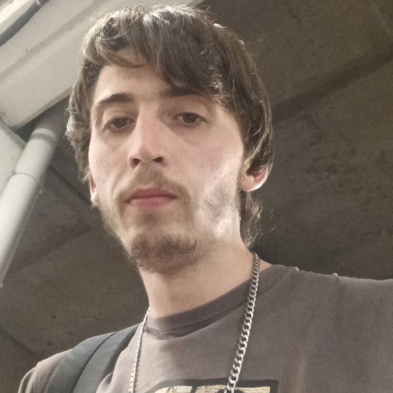 geoffrey 24 ans Thil