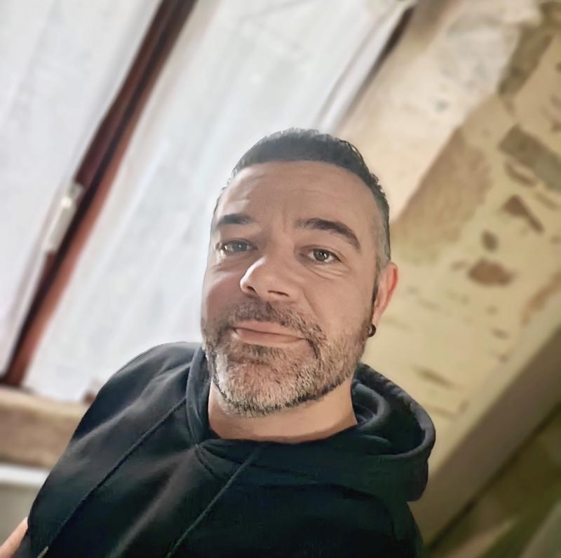 Alex  39 ans Donzenac