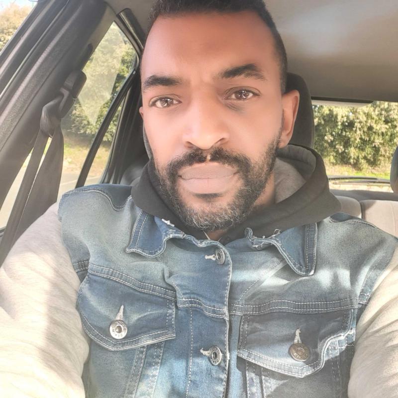 mr guada 39 ans Saint Pol de Léon