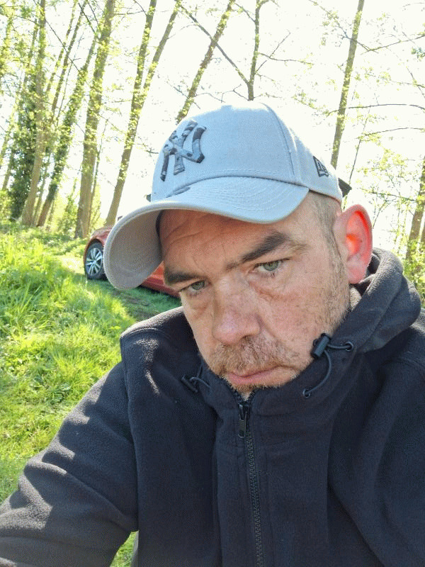 Yohann  41 ans Châteaudun