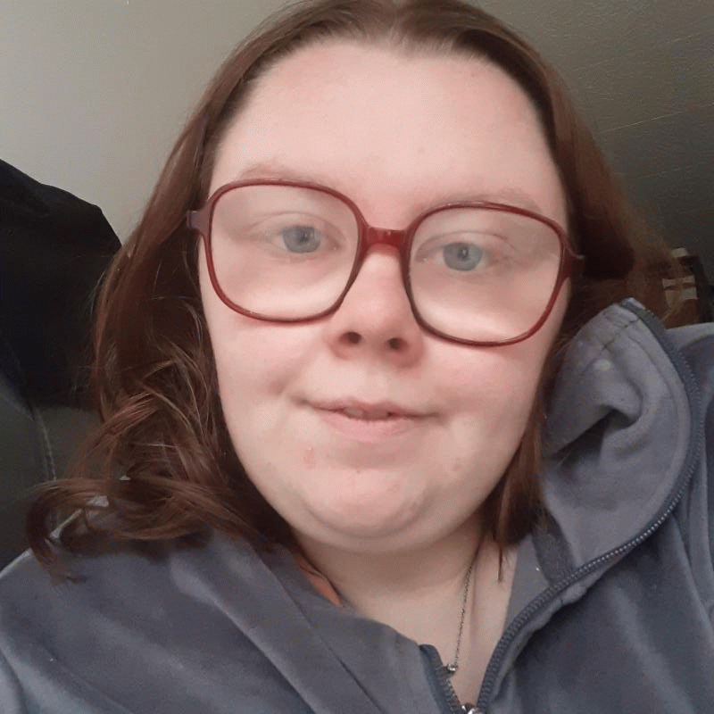 Coline  20 ans Bogny sur Meuse