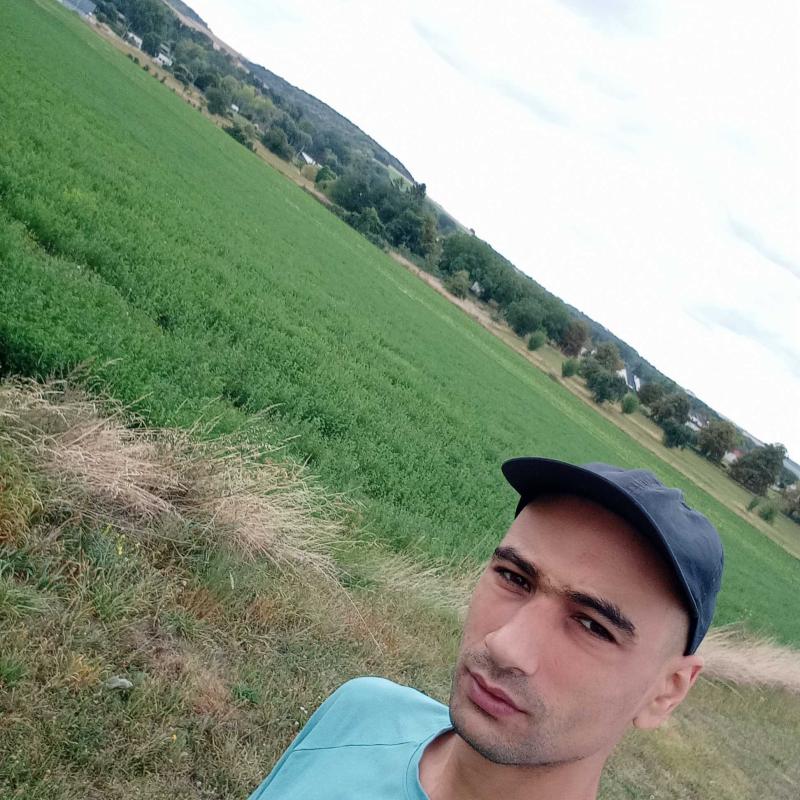 noufel 32 ans Homblières