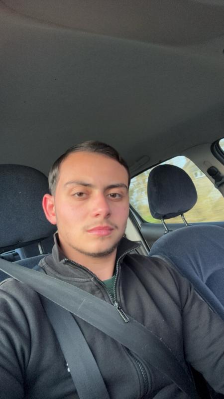 naim.ekh 23 ans Neuilly sur Eure