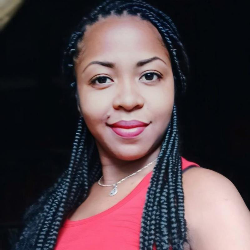 Moniqua 34 ans Versailles