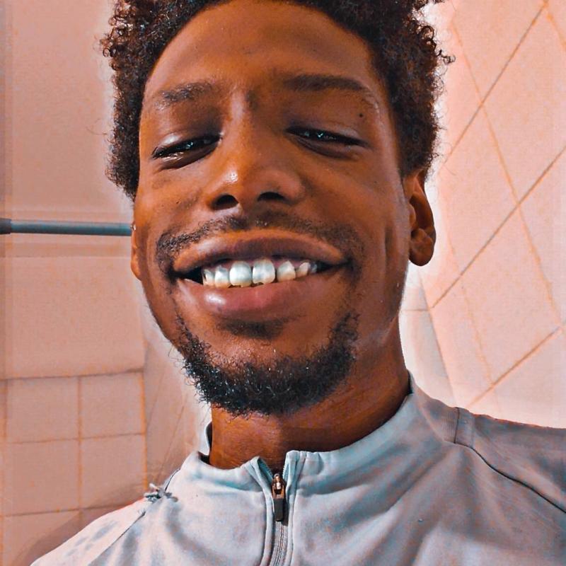 Mike 26 ans Bagnols sur Cèze