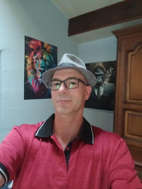Tony  42 ans Ainvelle