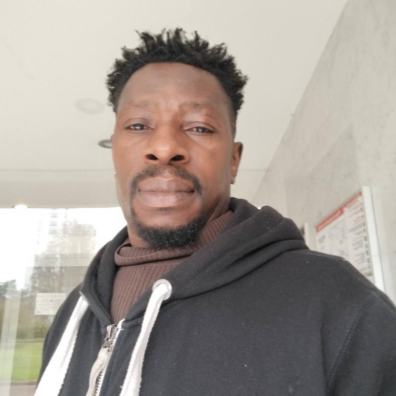Robert 39 ans Nanterre