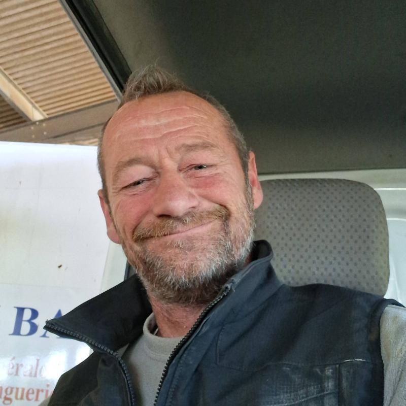 sebastien 49 ans Lacaune