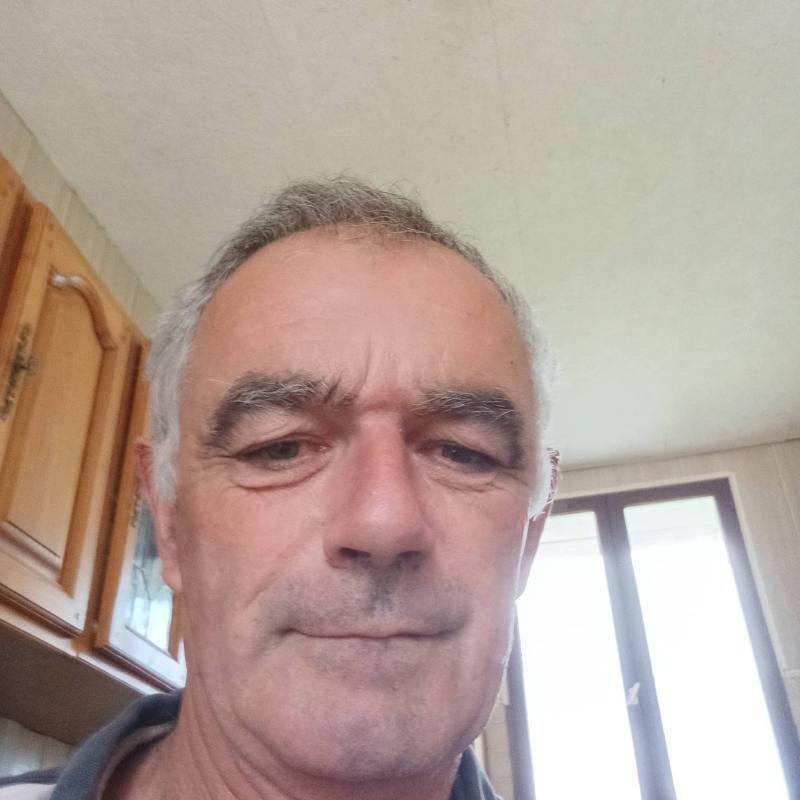 christophe 59 ans Blou