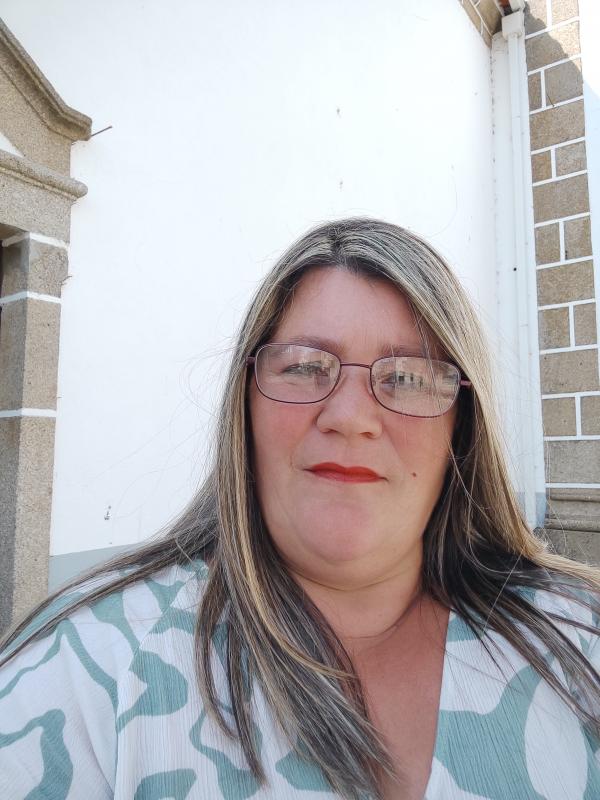 Christina  48 ans Ardelu