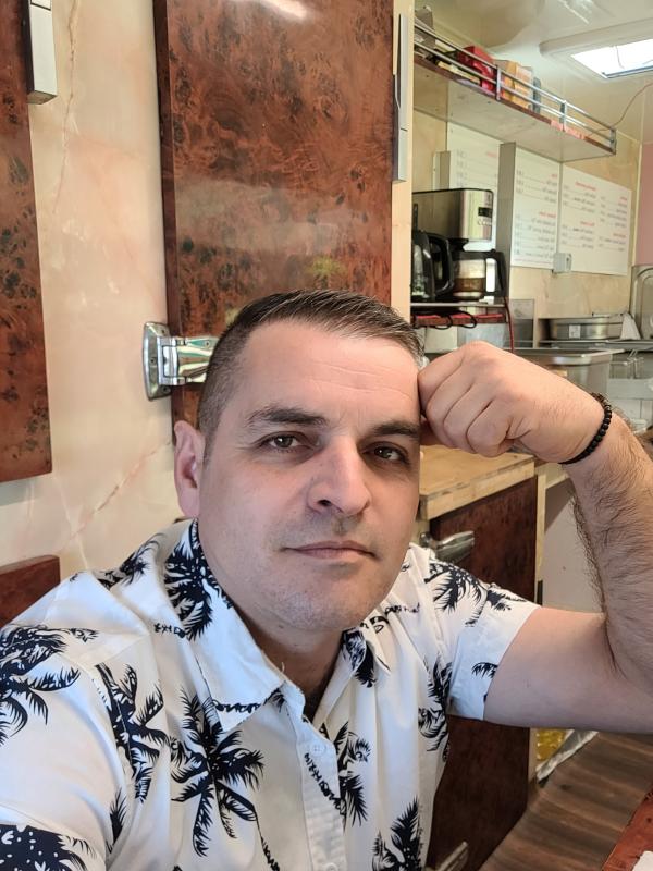 Cristian 44 ans Fougères