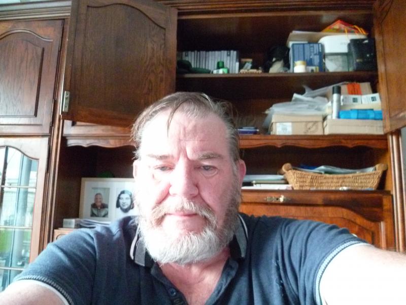 bernard 67 ans Lorient