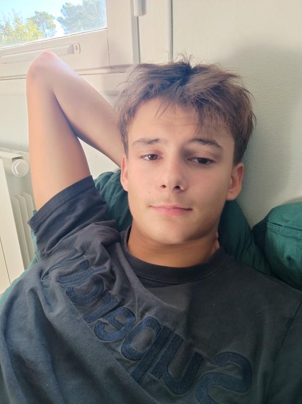 Maxence 18 ans Saint Jean de Cornies