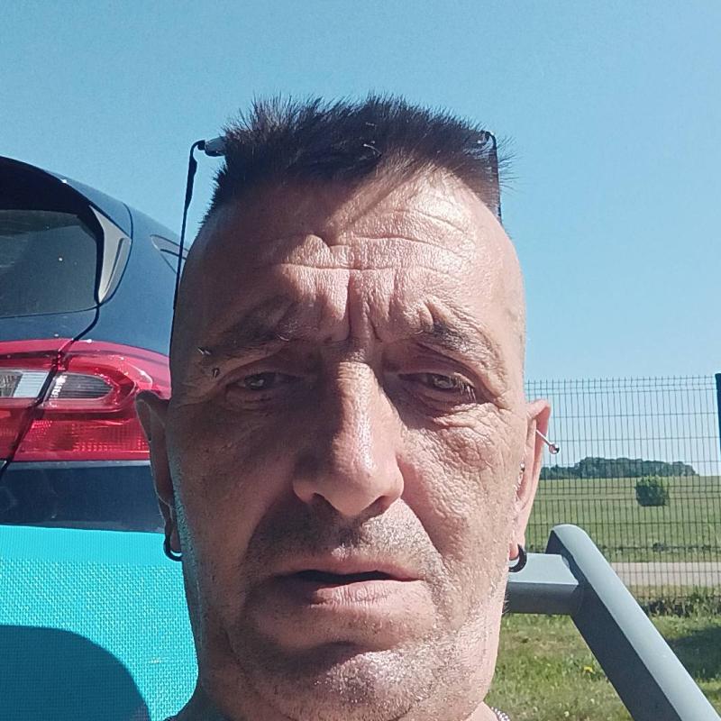 tom 56 ans Saint Dié