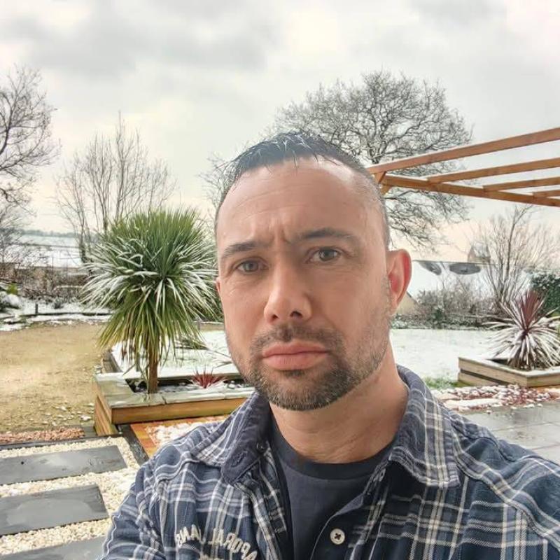 Julien 44 ans Aiguèze