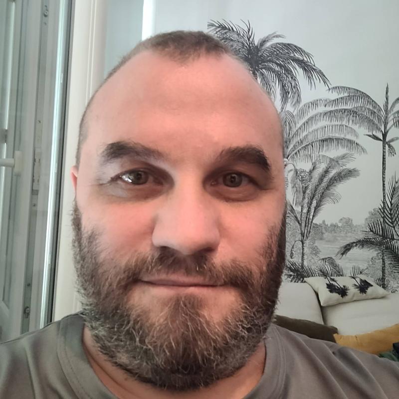 nico 51 ans Draguignan