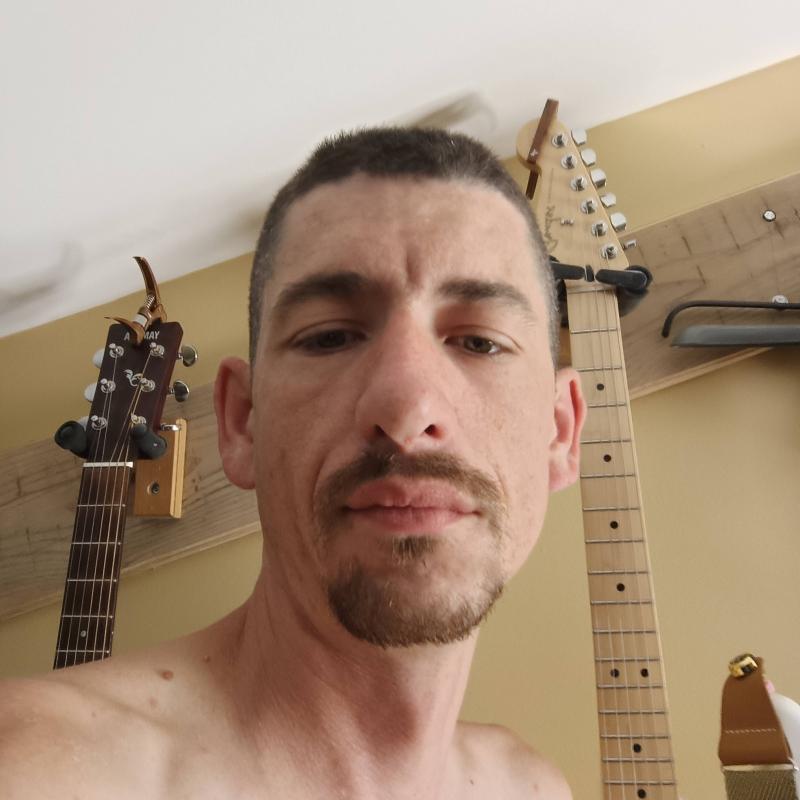 Dimitri 37 ans Bettant
