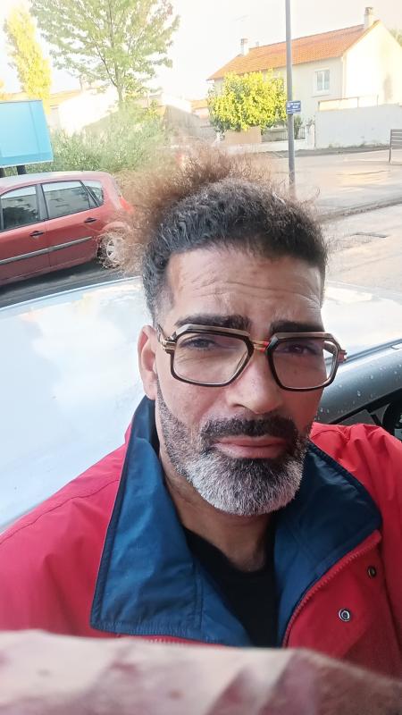 HUSTLER  45 ans Bessines