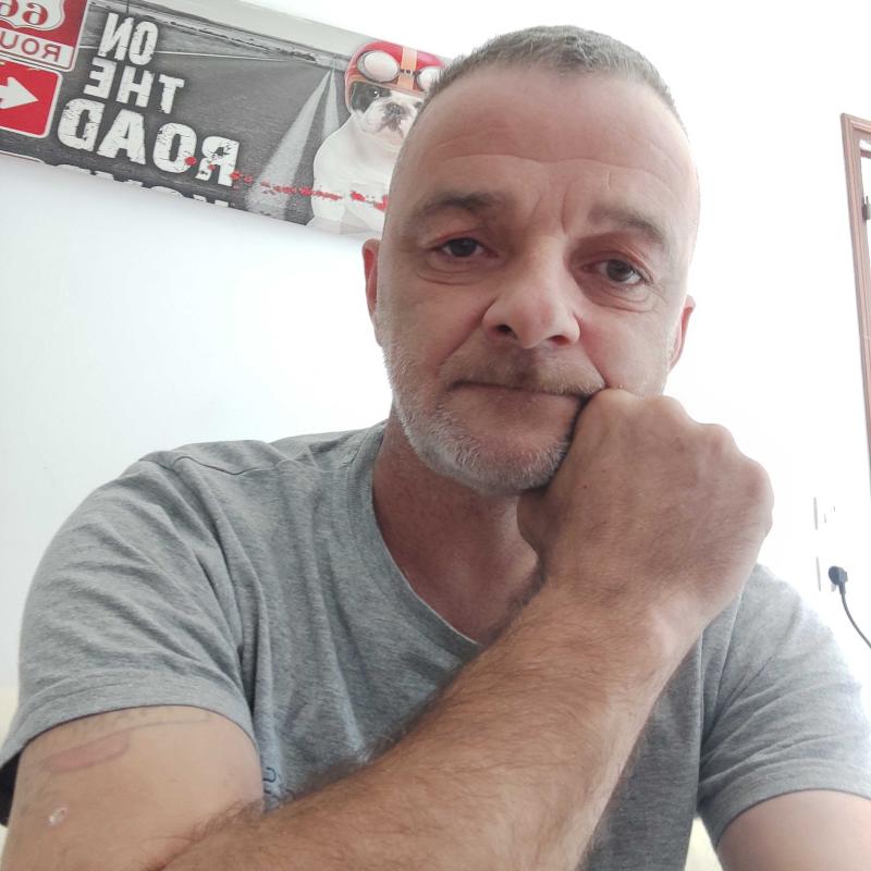 cefric 47 ans Oucques