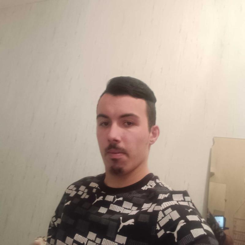charly 23 ans Cognac