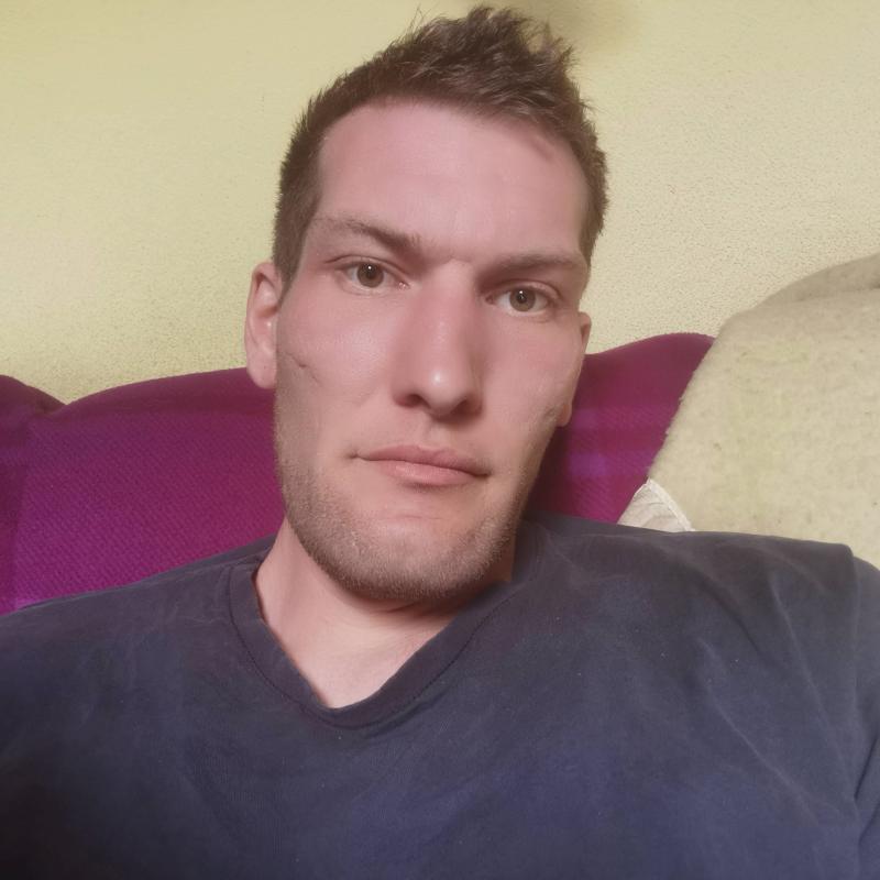 liljox 31 ans Neuville sur Saône