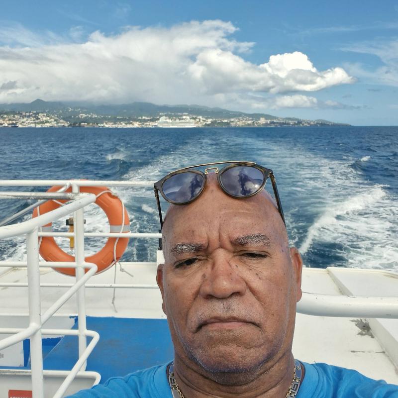 jean Claude 64 ans Villeneuve la Guyard
